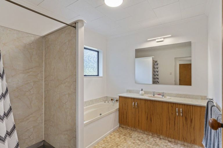 Photo of property in 2 Squire Place, Blagdon, New Plymouth, 4310