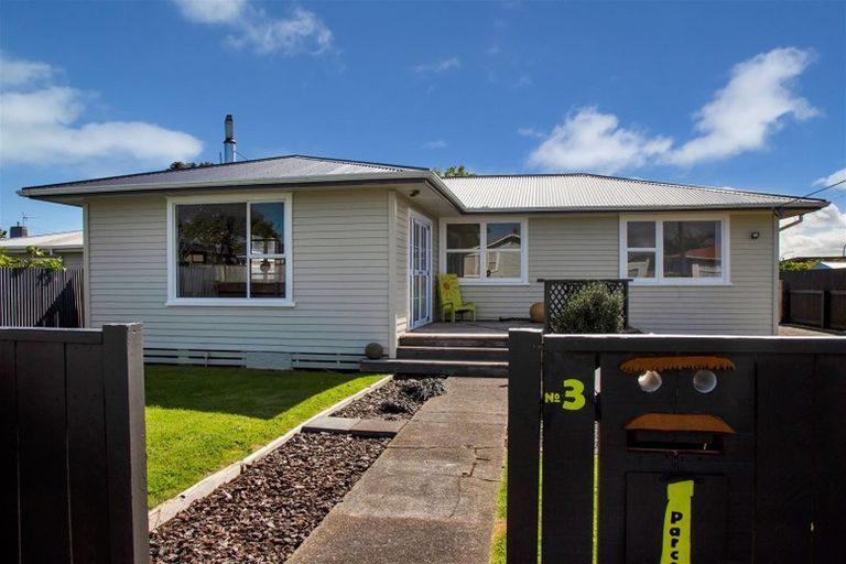 Photo of property in 3 Murray Avenue, Hawera, 4610