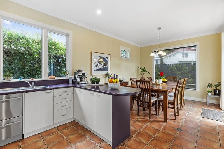 Photo of property in 6 Ferry Street, Seatoun, Wellington, 6022