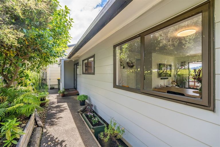Photo of property in 14b Fenchurch Grove, Stokes Valley, Lower Hutt, 5019