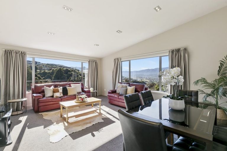 Photo of property in 18 Cosgrove Rise, Riverstone Terraces, Upper Hutt, 5018