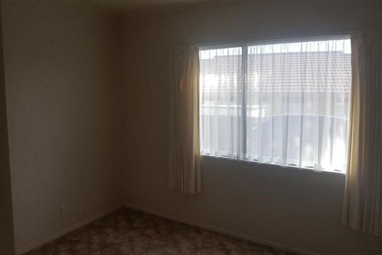 Photo of property in 2/23 Septimus Place, Henderson, Auckland, 0612