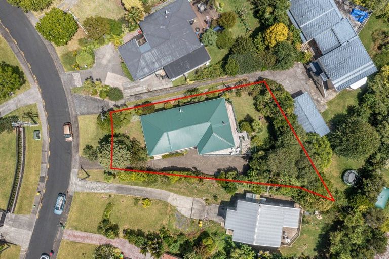 Photo of property in 16 Deane Avenue, Titirangi, Auckland, 0604