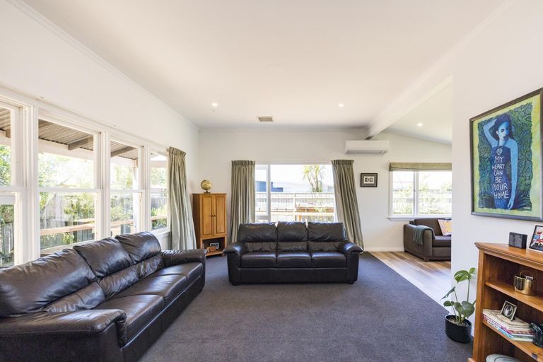 Photo of property in 7 Perrin Place, Kelvin Grove, Palmerston North, 4414