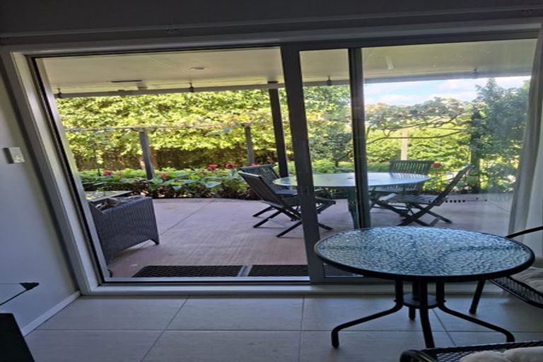 Photo of property in 2/31 Hyde Road, Rothesay Bay, Auckland, 0630