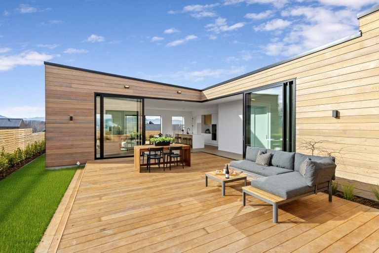 Photo of property in 11 Stoneleigh Drive, Wanaka, 9305