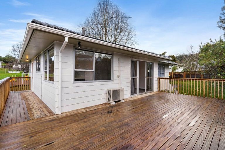 Photo of property in 1 Pitcher Place, Glen Eden, Auckland, 0602