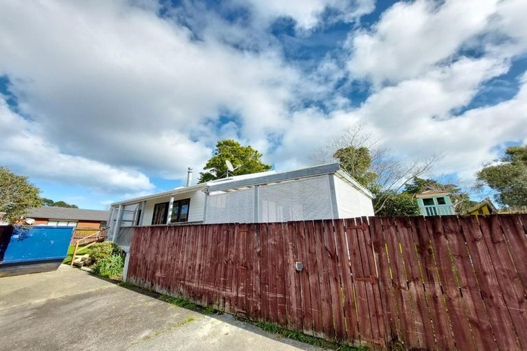 Photo of property in 10 Lacebark Court, Titirangi, Auckland, 0604