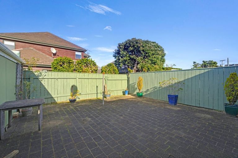 Photo of property in 15-16 Amberley Grove, Hutt Central, Lower Hutt, 5010