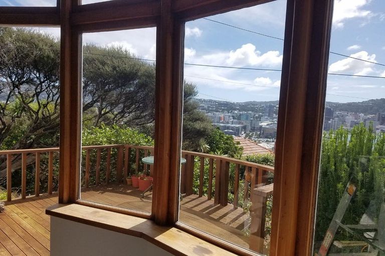 Photo of property in 27 Shannon Street, Mount Victoria, Wellington, 6011