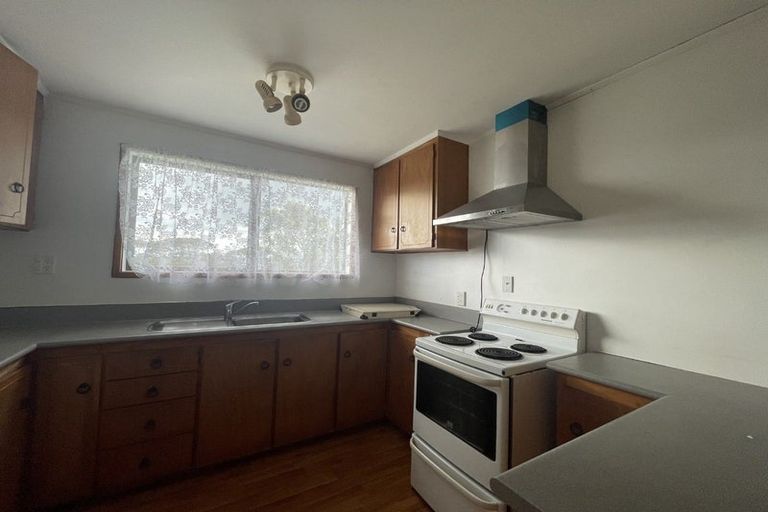 Photo of property in 10 Magdalen Place, West Harbour, Auckland, 0618