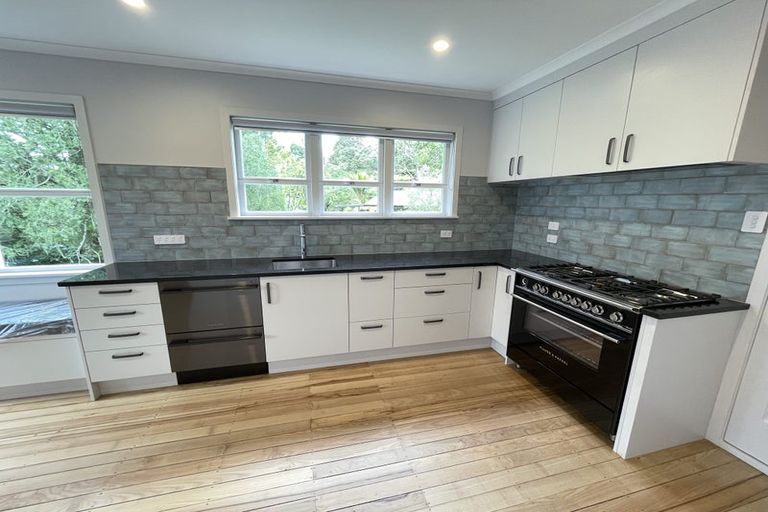 Photo of property in 75 Park Road, Titirangi, Auckland, 0604