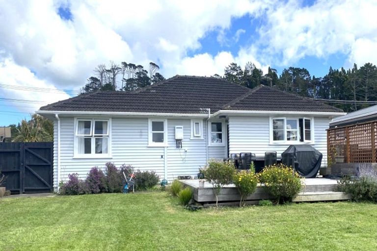 Photo of property in 10 Birdwood Road, Swanson, Auckland, 0612