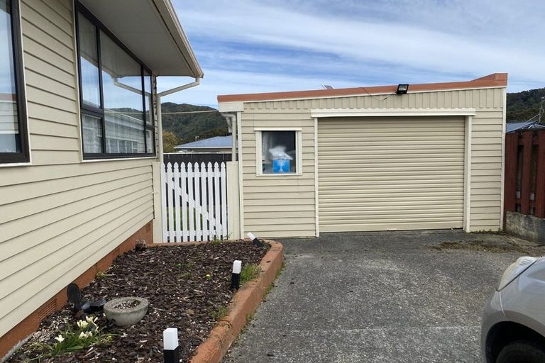Photo of property in 5 Kairanga Crescent, Wainuiomata, Lower Hutt, 5014