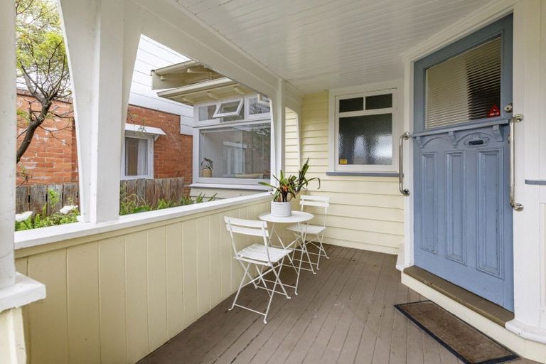 Photo of property in 224 Queens Drive, Lyall Bay, Wellington, 6022