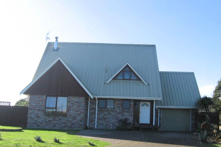 Photo of property in 69a Mazengarb Road, Paraparaumu Beach, Paraparaumu, 5032