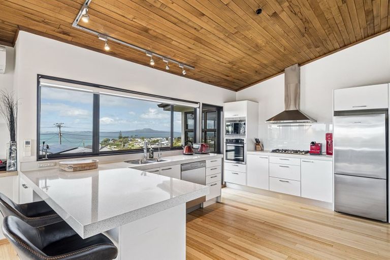 Photo of property in 2/72 Gulf View Road, Murrays Bay, Auckland, 0630