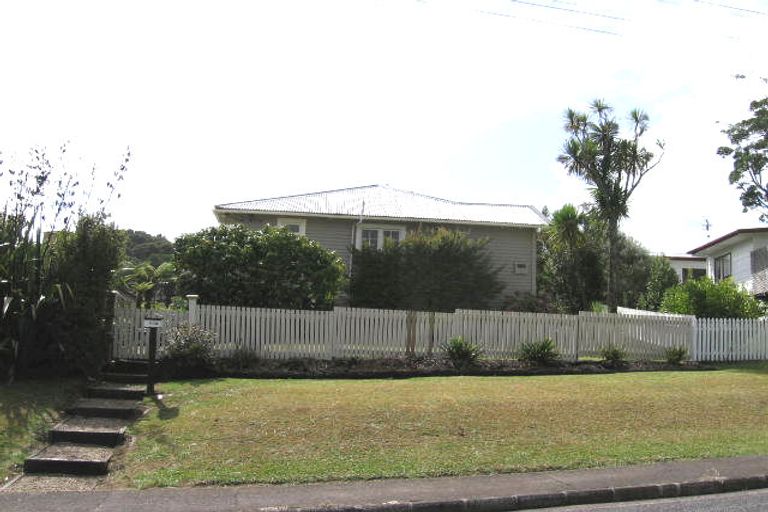 Photo of property in 63 Rangeview Road, Sunnyvale, Auckland, 0612