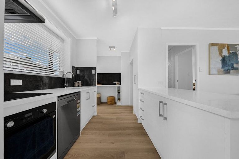 Photo of property in 1/52 Butterworth Drive, Glendene, Auckland, 0602