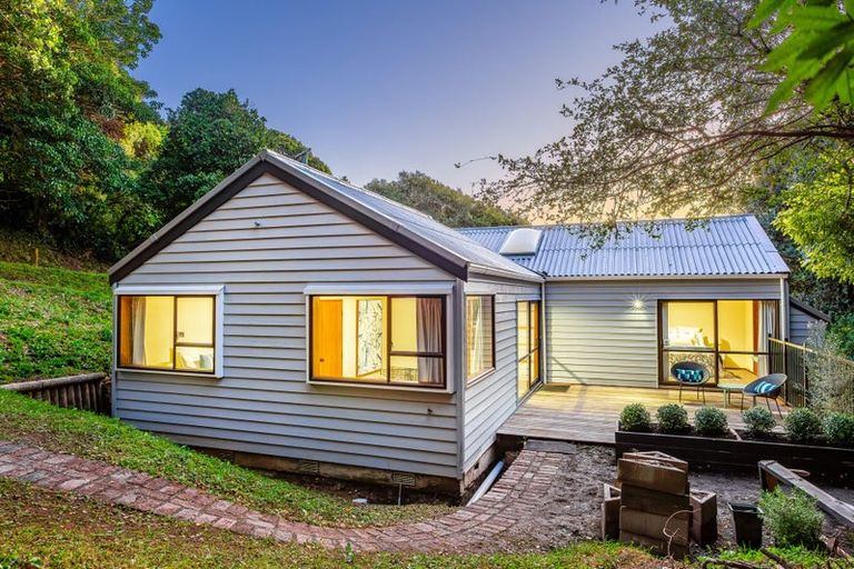 Photo of property in 49 Bayview Road, Paremata, Porirua, 5024