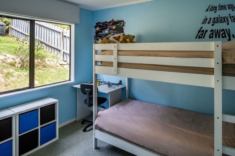 Photo of property in 72 Omapere Street, Whitby, Porirua, 5024