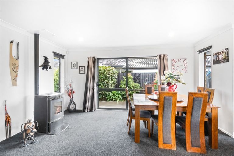 Photo of property in 10 John Morel Place, Parklands, Christchurch, 8083
