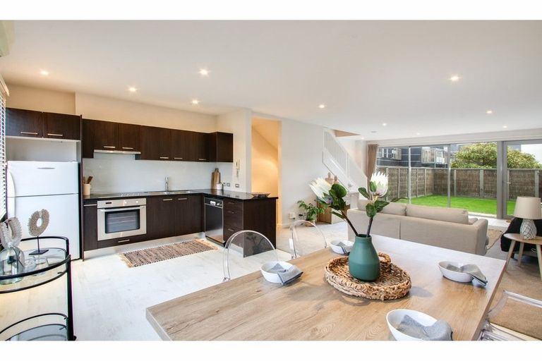 Photo of property in The Terraces, 10/9 Humber Street, Pandora, Napier, 4110