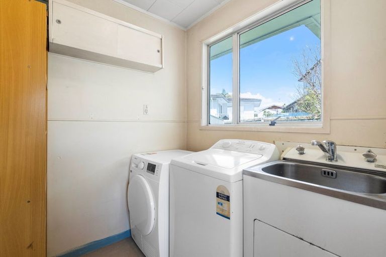 Photo of property in 12 Kereru Place, Half Moon Bay, Auckland, 2012