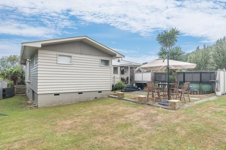 Photo of property in 40 Kaitawa Crescent, Paraparaumu, 5032