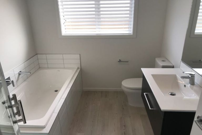 Photo of property in 27 Pohe Street, Waikanae, 5036