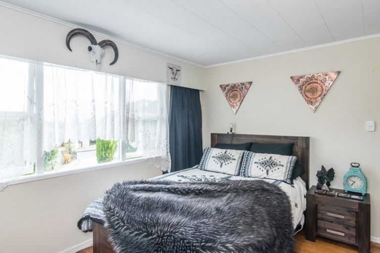 Photo of property in 40 Kaitawa Crescent, Paraparaumu, 5032