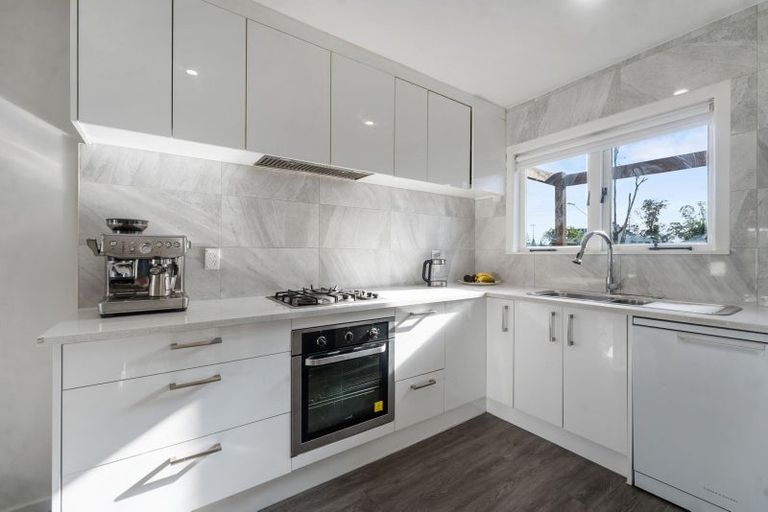 Photo of property in 8 Becroft Drive, Forrest Hill, Auckland, 0620