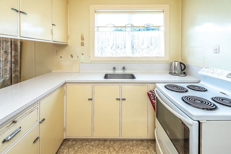 Photo of property in 16 Laird Street, Castlecliff, Whanganui, 4501