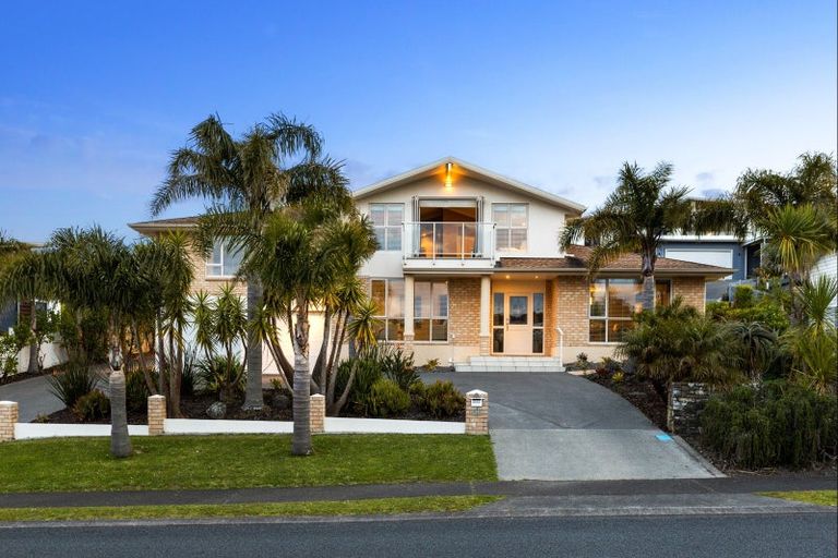 Photo of property in 52 Grovenor Drive, Orewa, 0931