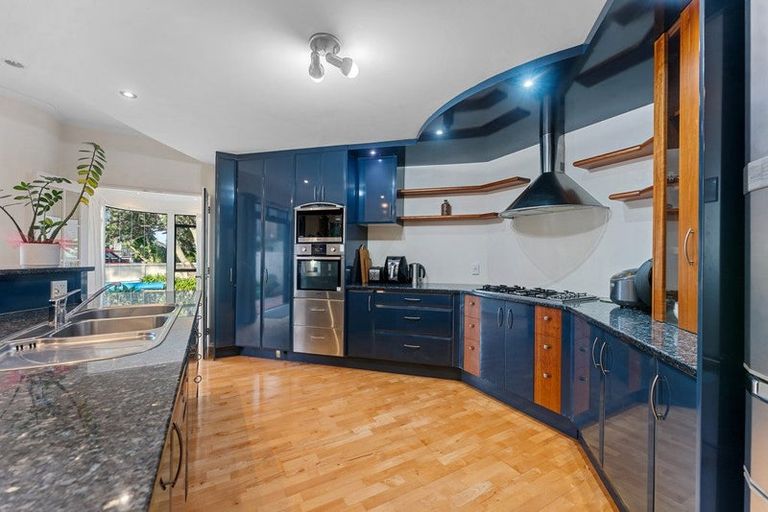 Photo of property in 13 Centennial Place, Campbells Bay, Auckland, 0630