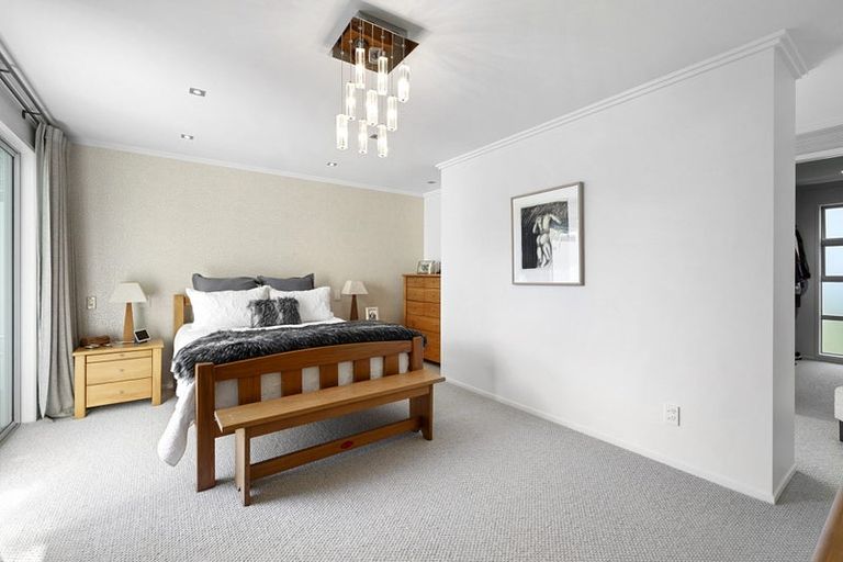 Photo of property in 10 Pendarves Street, New Plymouth, 4310
