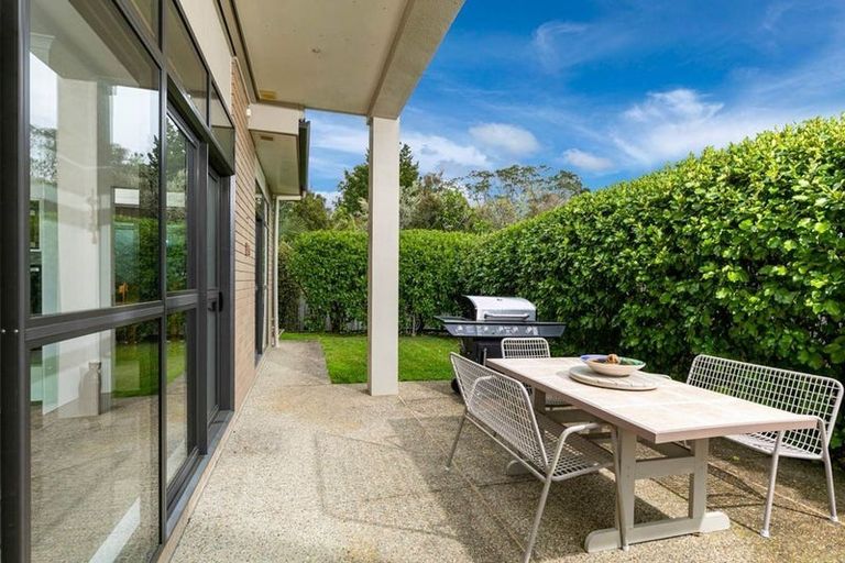 Photo of property in 13 Dressage Lane, Greenhithe, Auckland, 0632