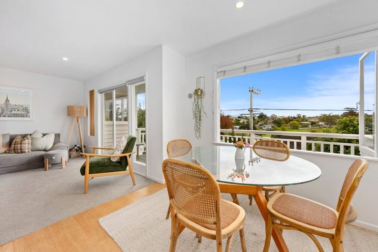 Photo of property in 70 Selwyn Crescent, Forrest Hill, Auckland, 0620