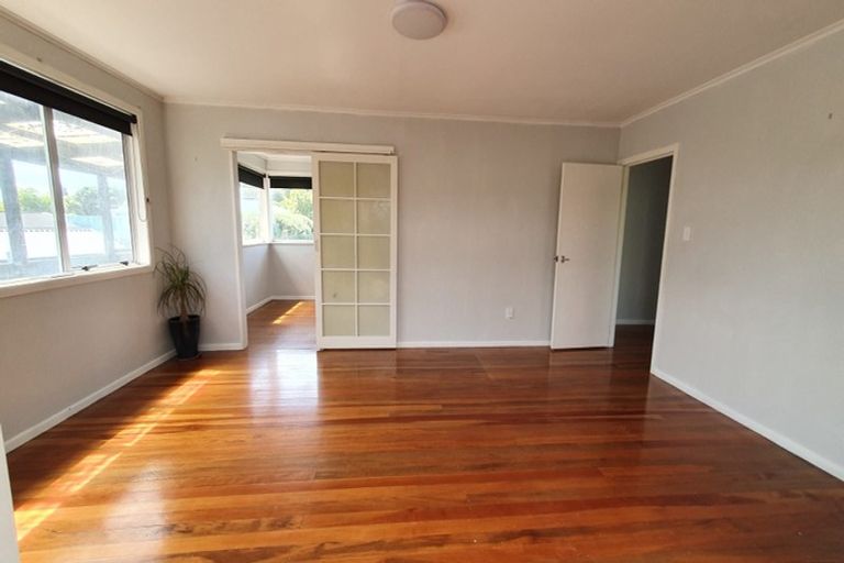 Photo of property in 6 Ozich Avenue, Te Atatu South, Auckland, 0610