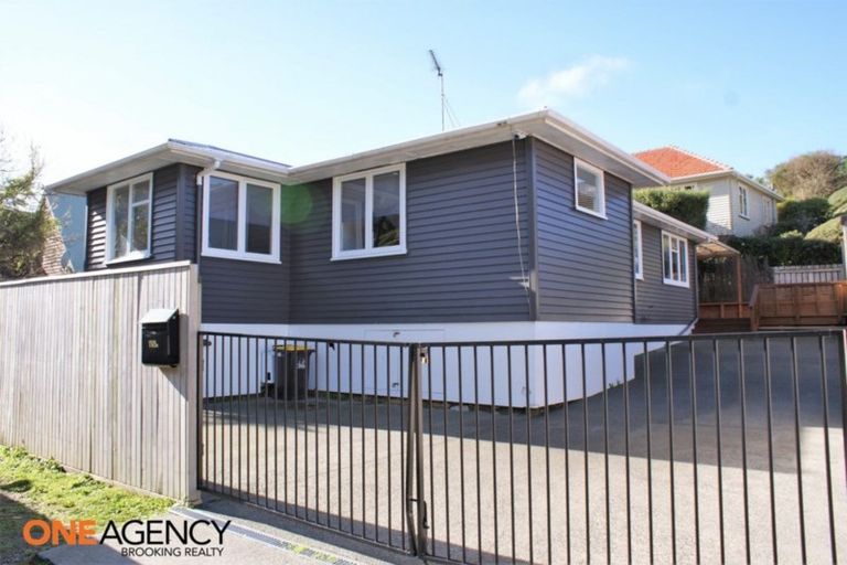 Photo of property in 118b Newlands Road, Newlands, Wellington, 6037