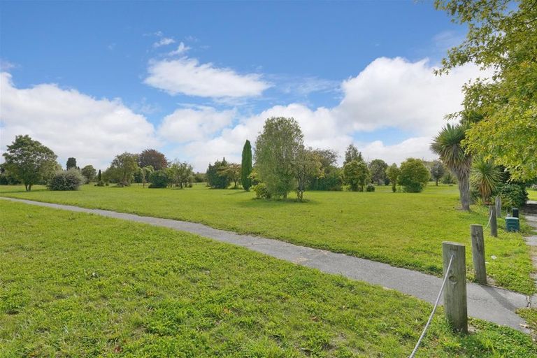 Photo of property in 20 Sutton Place, Dallington, Christchurch, 8061