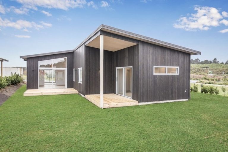 Photo of property in 3 Mirek Street, Waikanae, 5036