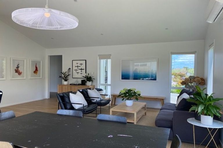 Photo of property in 4 Maeha Drive, Matakana, 0985