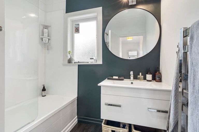 Photo of property in 21 Abbotleigh Avenue, Te Atatu Peninsula, Auckland, 0610