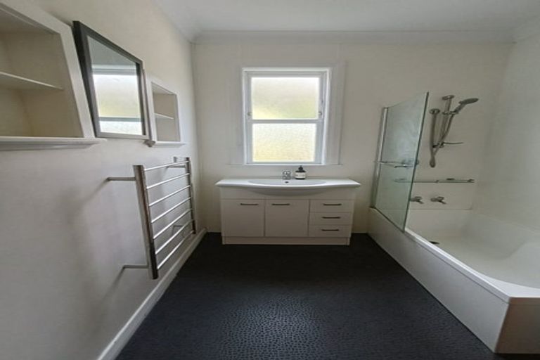 Photo of property in 47 Randwick Road, Northland, Wellington, 6012