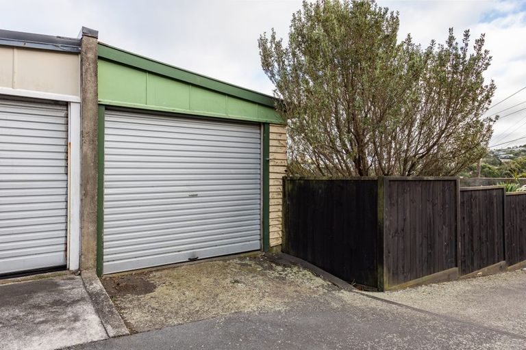 Photo of property in 20 Miles Crescent, Newlands, Wellington, 6037