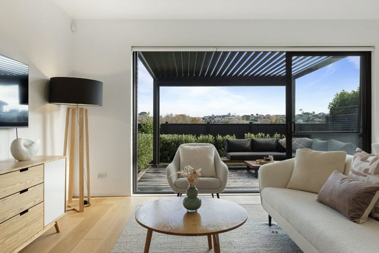 Photo of property in 5 Nga Tutu Place, Belmont, Auckland, 0622