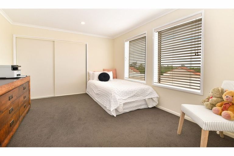 Photo of property in 16 Millennial Way, Orewa, 0931