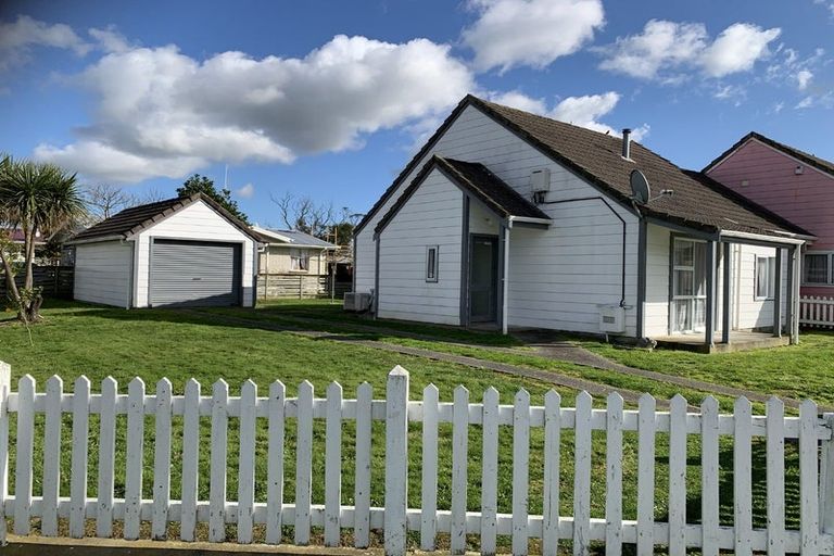 Photo of property in 1 Waimarie Park, Levin, 5510