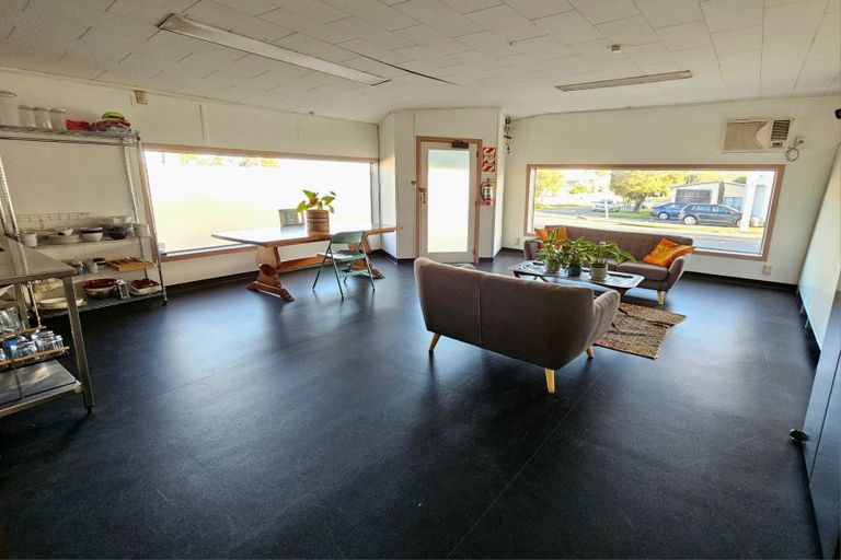 Photo of property in 61 Rimu Street, New Lynn, Auckland, 0600